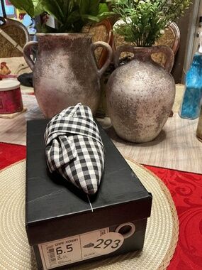 Flat shoes